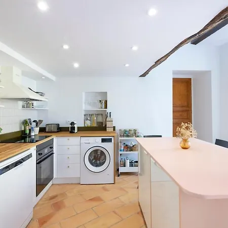 Stylish 2br With Ac Heart Of Apartment *